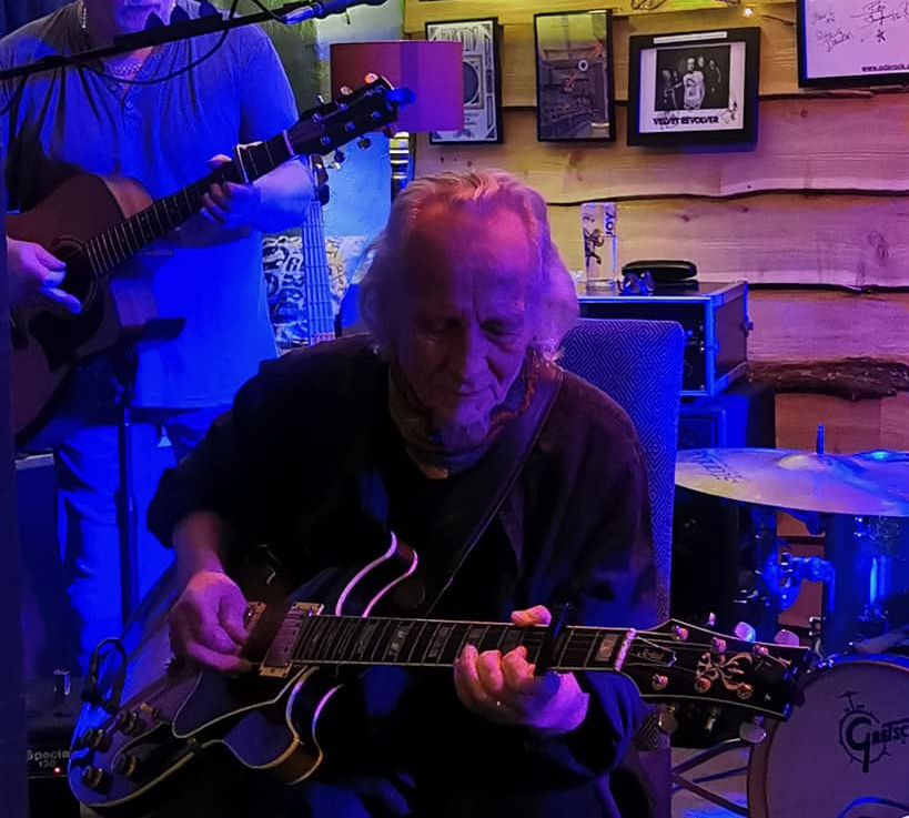 Steve Howlett perfoming with Kubris 